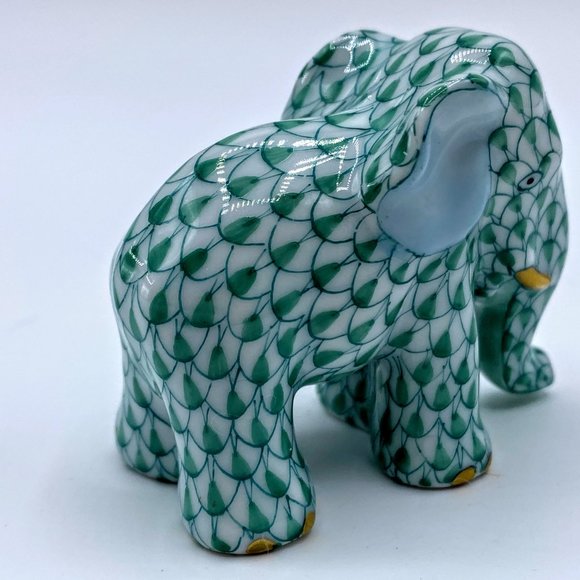 Herend green fishnet Miniature Elephant Figurine VHV---05265-0-00 - Picture 4 of 12